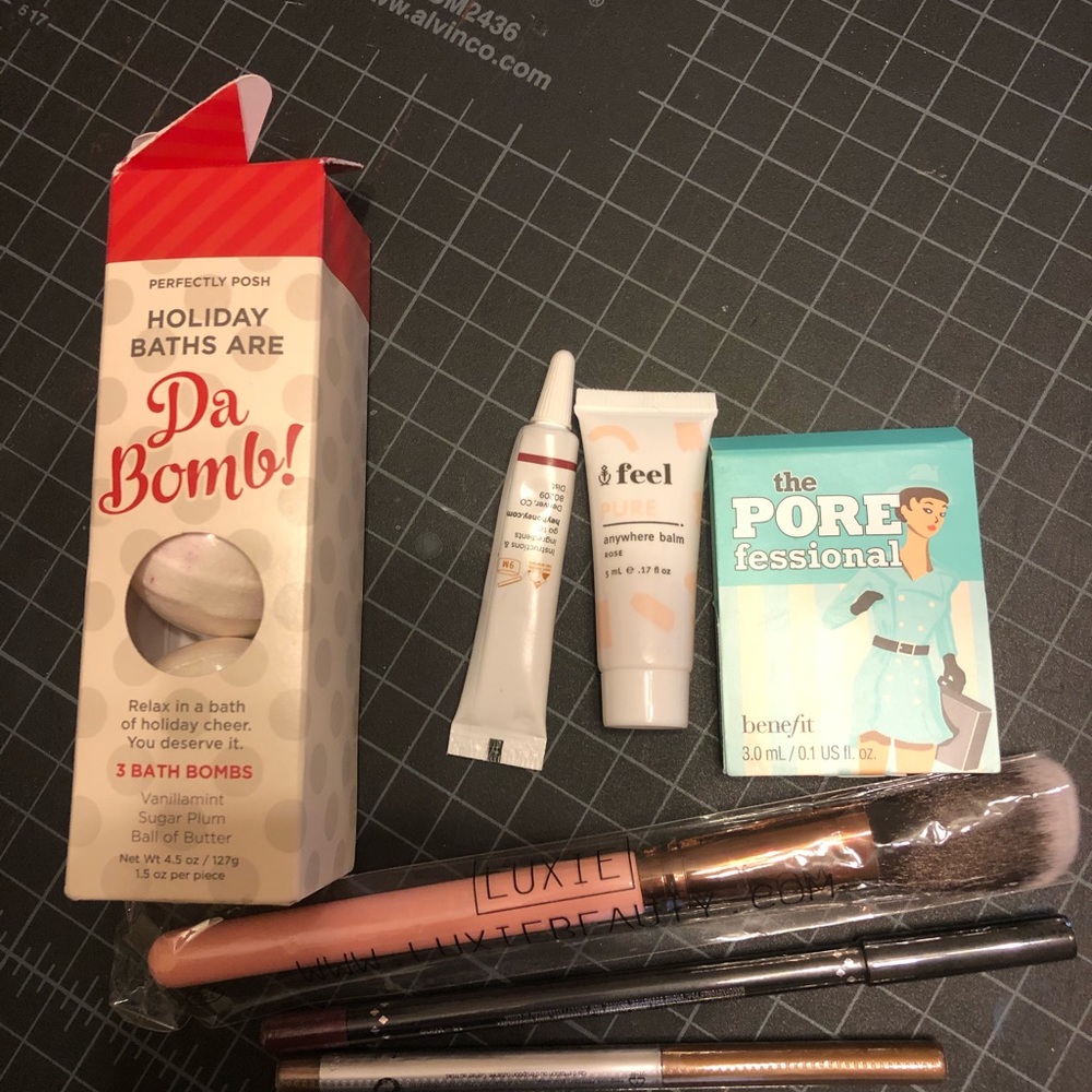 Make-up Bundle - Picture 3 of 4